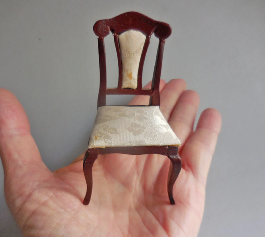 White Cushioned Chair ~ Retired Dollhouse Miniature