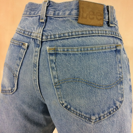 Size 32 Vintage Lee Distressed Light Wash Women's Ripped Jeans W32 L29 High Waisted 90S Classic Mom Fit Straight Leg