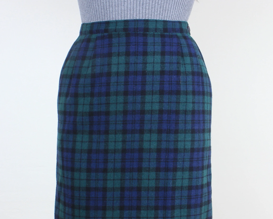Vintage 80S 25W Pendleton Wool Pencil Skirt, High Rise, Lined, Knee Length, Authentic Black Watch Tartan, Dark Academic, Side Button Closure
