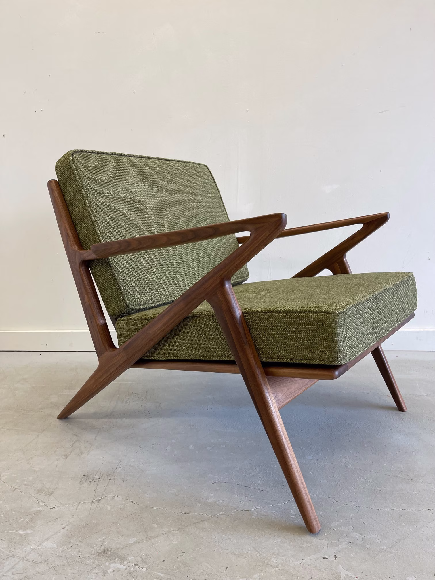 Exquisite Handmade Walnut Z Chair in Avocado