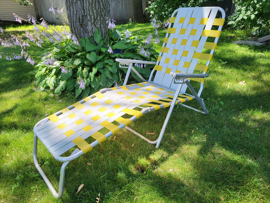 Vintage White & Yellow Webbed Aluminum Folding Garden/Lawn Lounge Chair