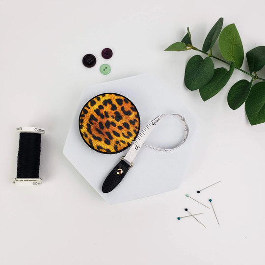 Leopard Print Retractable Tape Measure, 60 Inch/150 Centimeter Flexible Measuring Tape, Cute Animal Easy Retract Pocket Measure