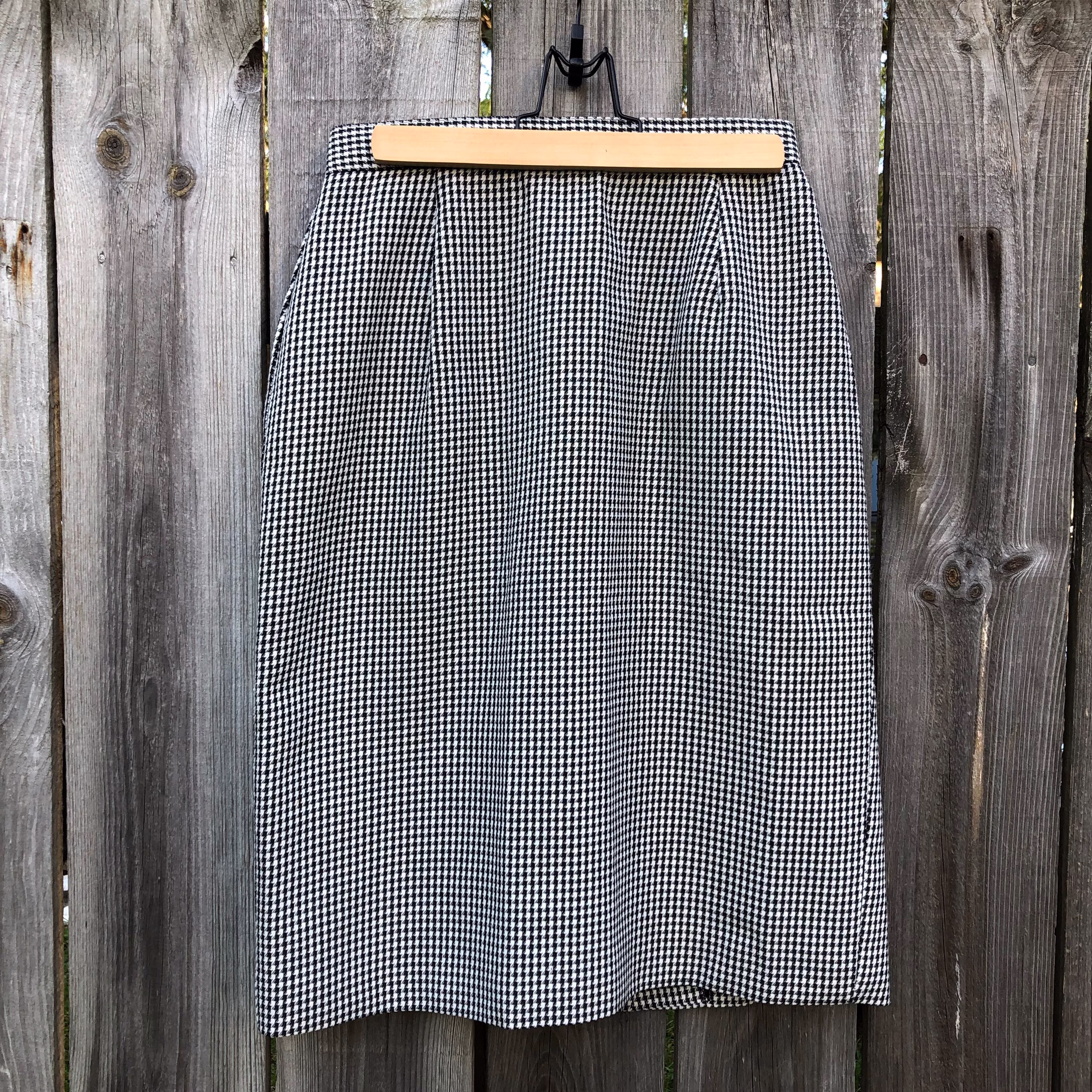 Vintage Black & White Houndstooth Pencil Skirt, Excellent Vintage Condition, Free Shipping