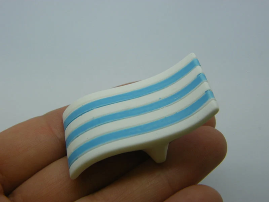 1 Deck Chair Miniature Dollhouse Resin P170