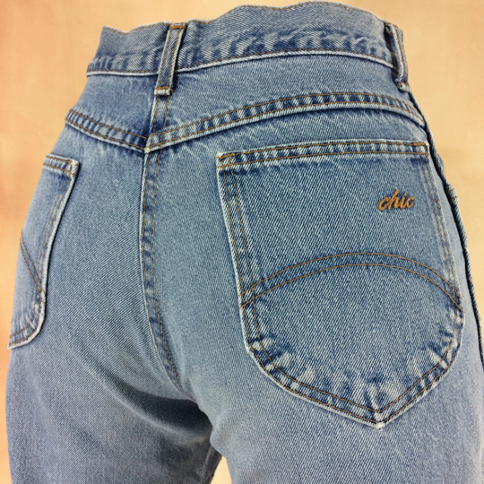 Size 28 Vintage Chic High Waisted Classic Mom Jeans W28 L27 Light Wash Hourglass Tapered Leg Made in USA Waist 28"