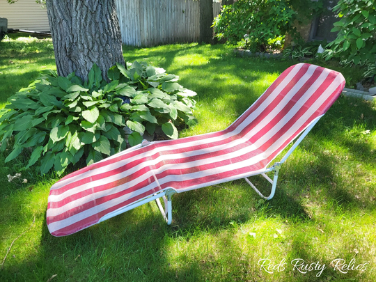 Vintage Tube Red & White Mesh Folding Garden/Lawn Lounge Chair