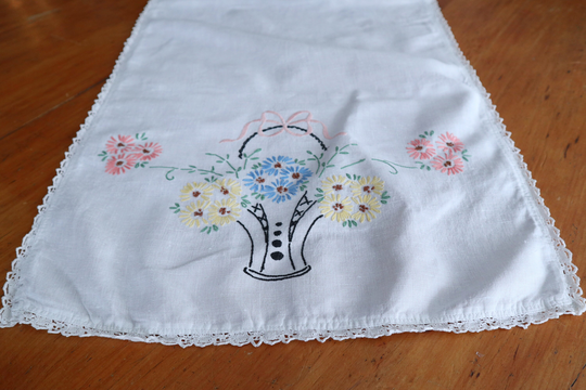 Embroidered Table Runner Floral Topper Vintage Linens V41