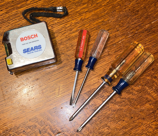 Cool Collection Of 4 Craftsman Small Phillips Screwdrivers & Sears Bosch 12' Measuring Tape With Level