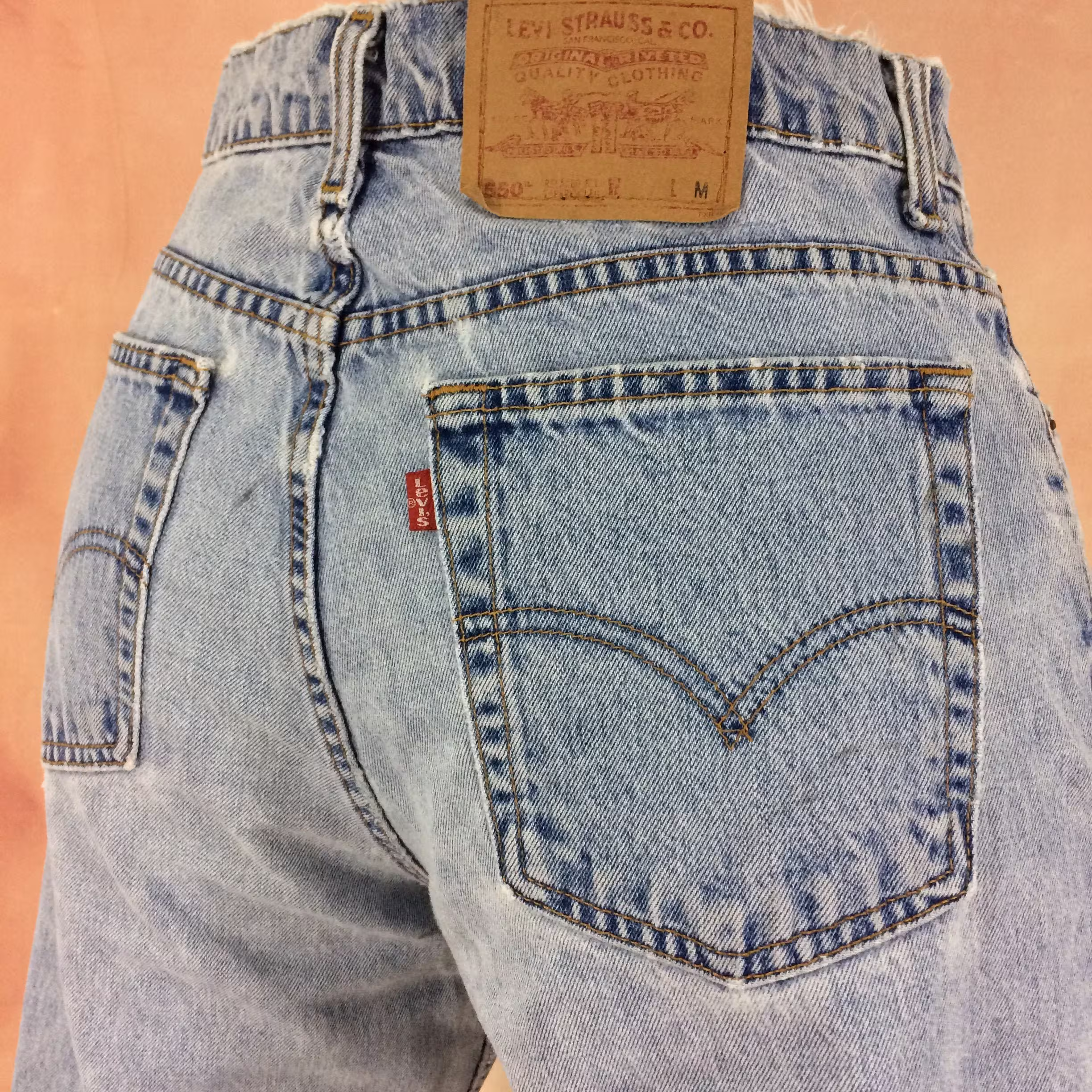 Sz 33 Vintage Levis 550 Distressed Light Wash Women's Jeans High Waisted Relaxed Fit Tapered Leg 90S Classic Mom Made in Usa