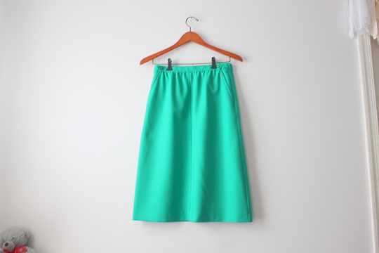 Vintage 1970S 1980S Kelly Green Pencil Skirt....small. Medium. Retro. Colorful Skirt. Pencil Hippie. Boho. Mod. Classic