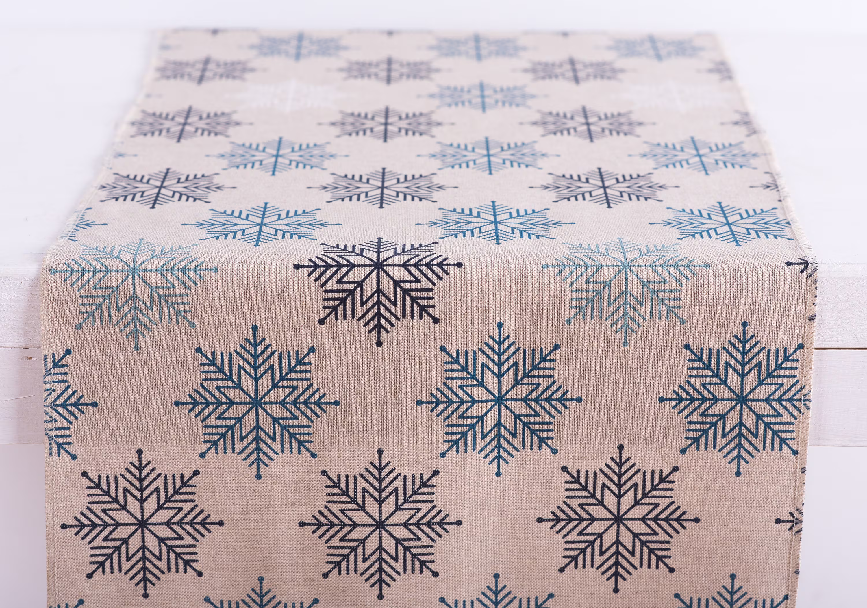 Table Runner Snowflakes, Christmas Runner, Centerpiece, Kitchen Dining Room Home Decor, Holidays Table Decor