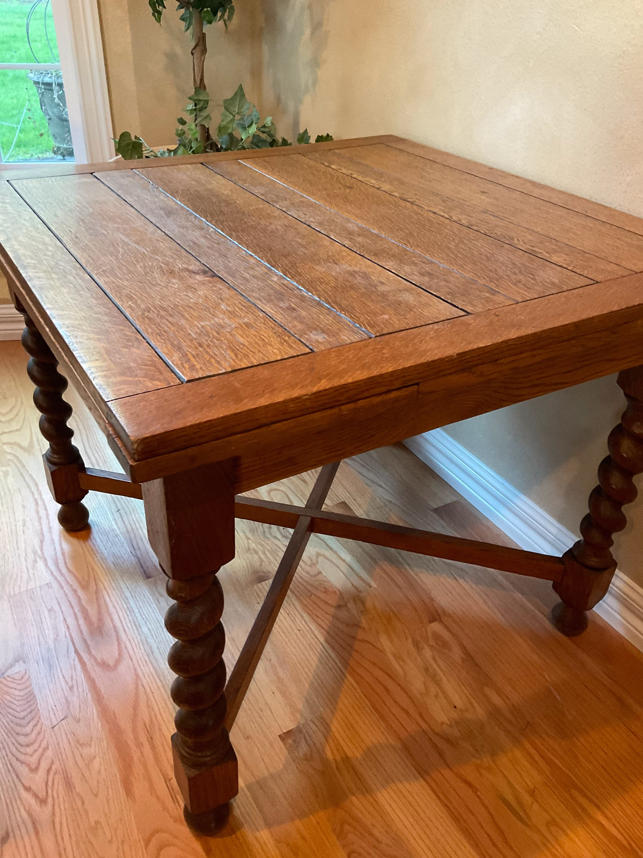 Antique Expanding Pub Table. Old English Table