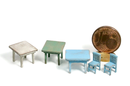 Table With Chairs, 1/144 Scale