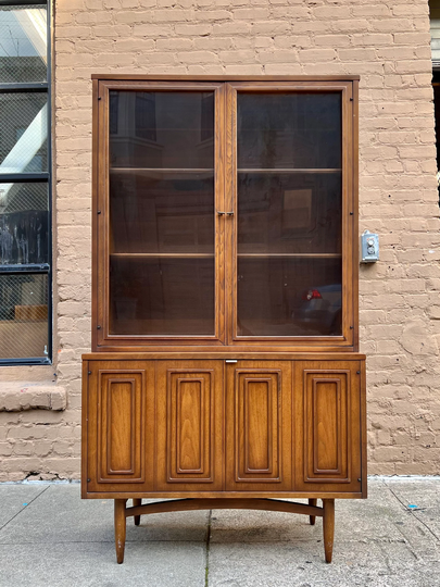 Mid Century 1960S Broyhill Sculptra Walnut Wood Hutch/Cabinet/Sideboard