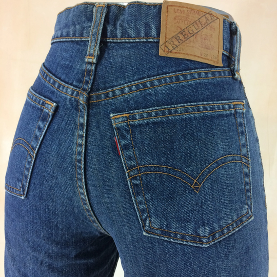 Size 25 Vintage Levis W519 Tiny Small Waist Jeans W25 L28 High Waisted Slim Fit Straight Leg Girlfriends Rare Petite