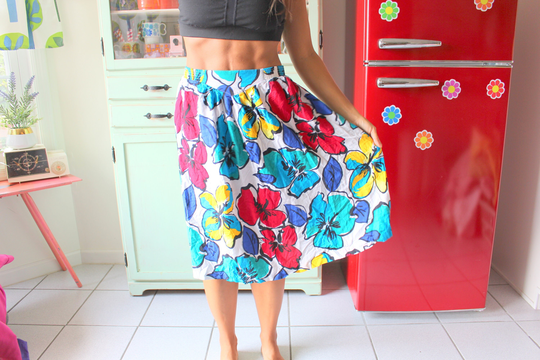 Vintage Floral Pencil Skirt...size Small To Medium....retro. Colorful Skirt. Pencil Hippie. Boho. Mod. Classic. Silky Twiggy