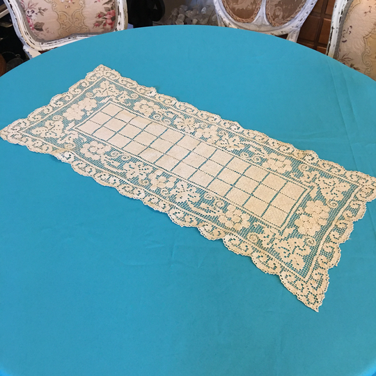 Vintage Linen Loose Weave Table Runner With Grapes & Leaf Designs Curly Cue Edge Border. String Crochet. Lacey Runner