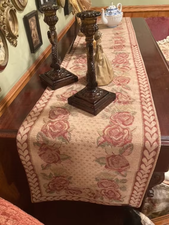 Beautiful Table Runner With Pinkish Roses & Trailing Heart Border