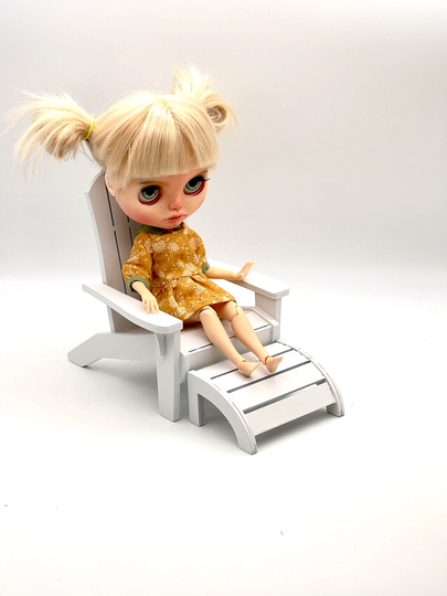 Miniature White Beach Chairs, Doll Lounge, Dollhouse Furniture, Summer 16 Scale