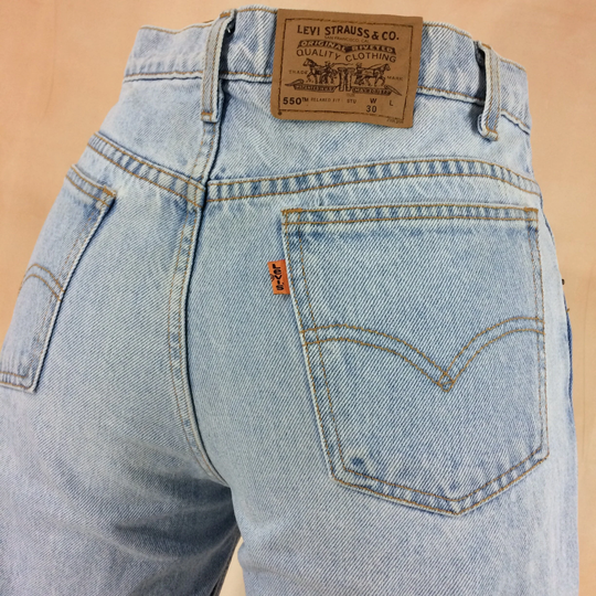 Size 28 Vintage Levis 550 Shorts Jeans Mid Waisted Distressed Light Wash Relaxed Student Fit Denim Waist 28"