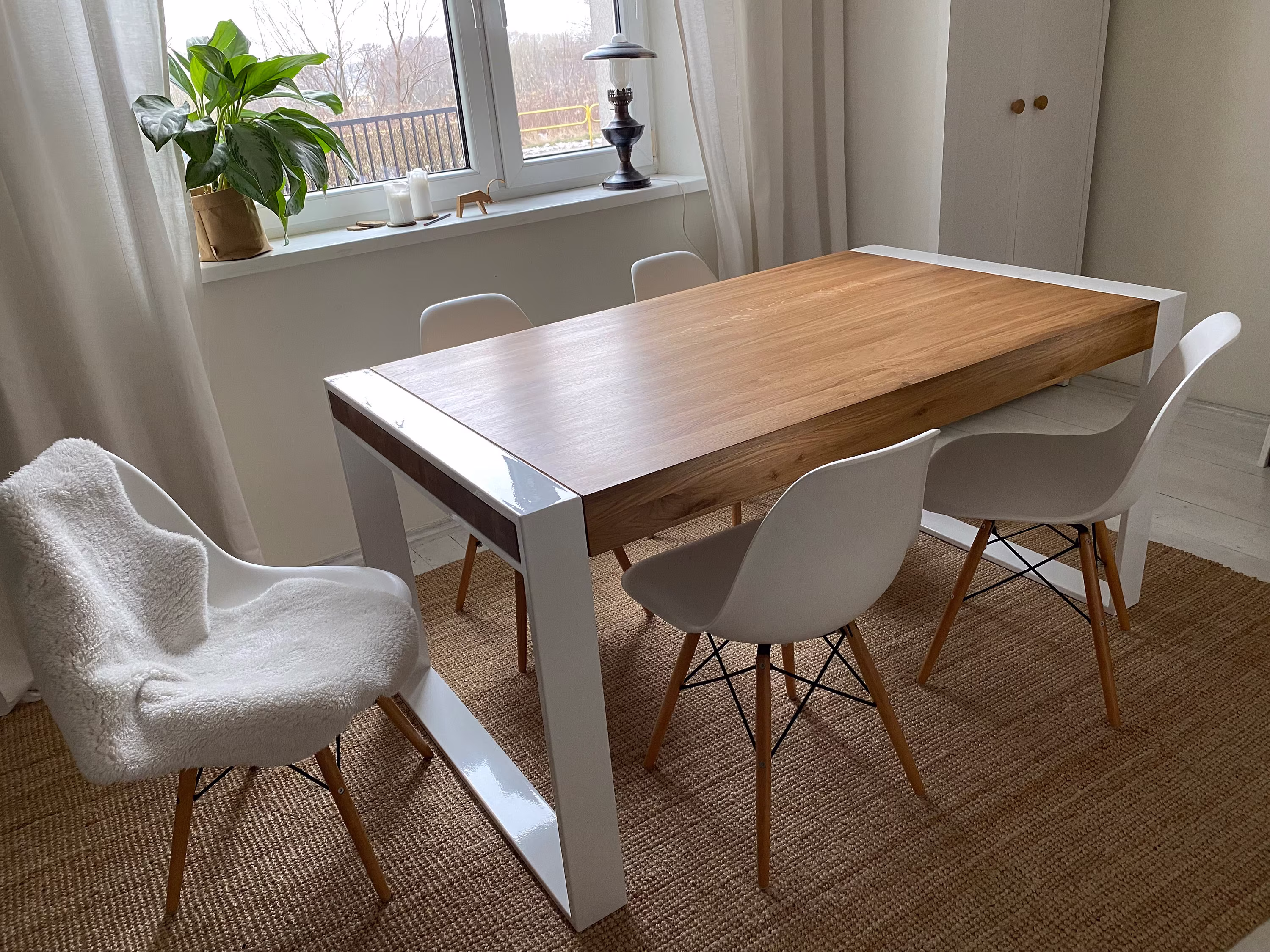 White Cliff Extendable Dining Table, Modern White Extending Butterfly Mechanism, Solid Oiled Oak Wood, For 10-12 People