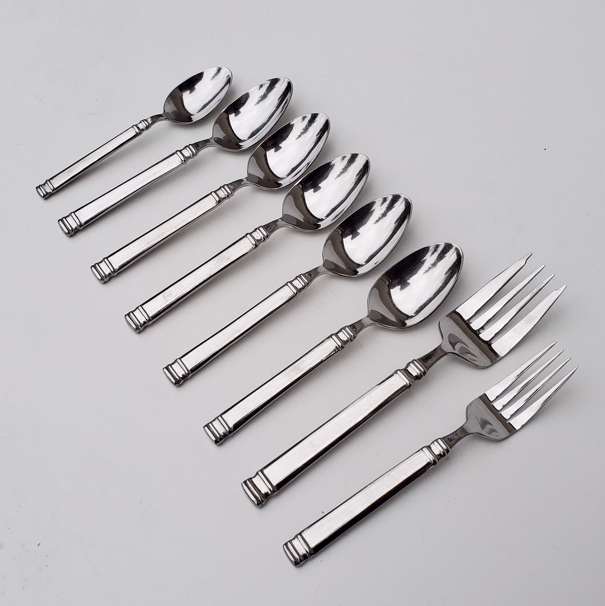 Wallace Was205 Stainless Flatware Set Of 8 Pieces - Glossy 5 Soup Spoons 1 Teaspoon Dinner Fork Large Meat Serving