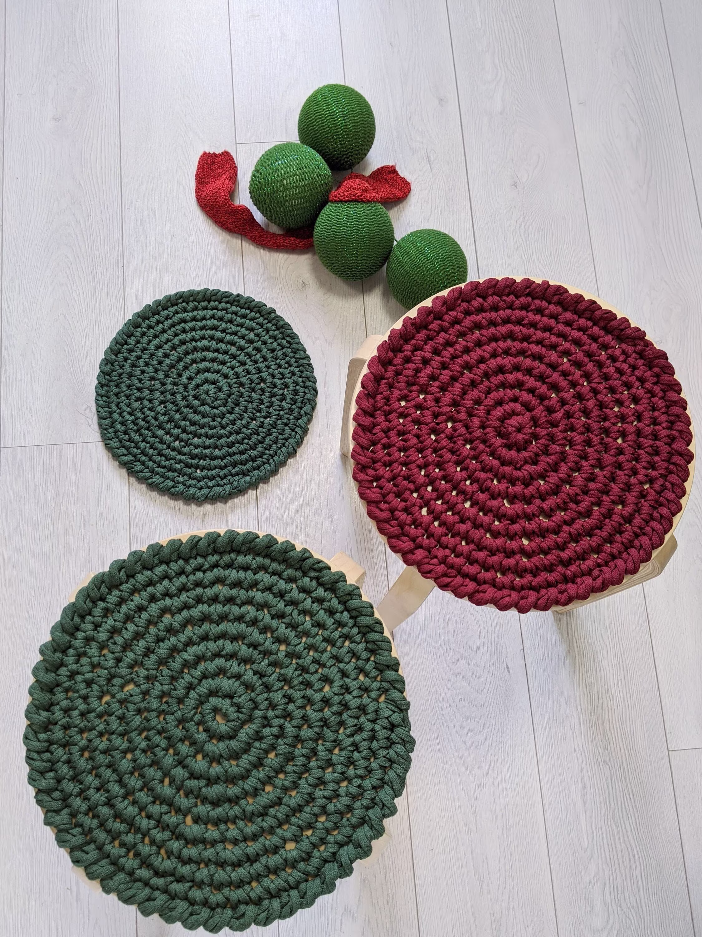 Set Of Round Red Green Chair Pads Crochet - Seat Cushions Round Recycled Cotton