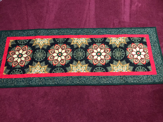 Red & Green Table Runner/Holiday Runners/Christmas Medalian Runner/Winter Dining Linens/Red Holiday Quilts