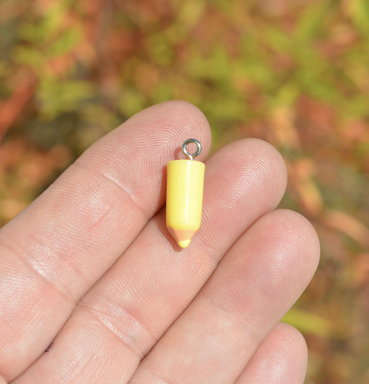 1 Yellow Pencil Charm Sc6329