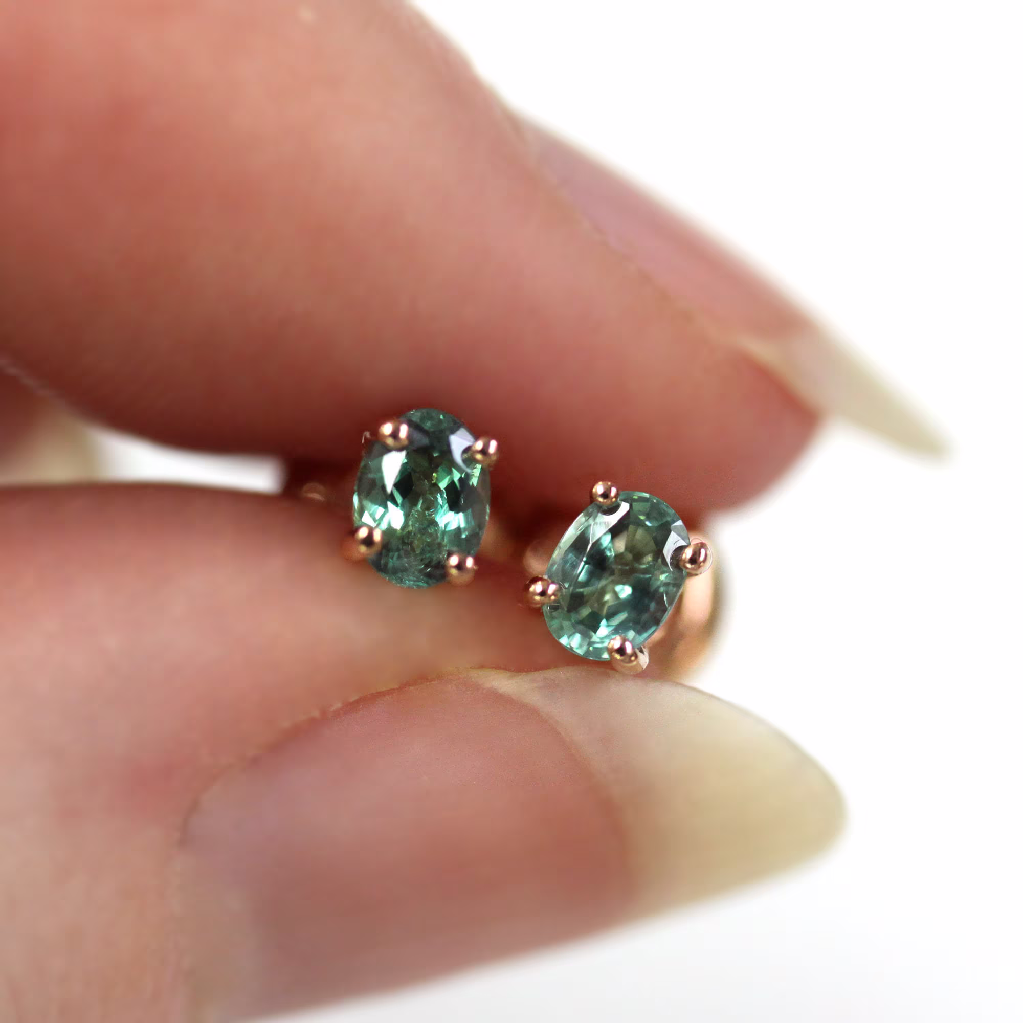0.5 Ctw Natural Color Change Alexandrite Oval Stud Earrings/Solid 14K 18K Gold Solitaire Studs Valentine's Day Gift June Birthstone