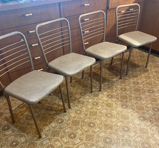 1950S USA Made Gatefold Cosco Fashionfold Mcm Card Table Folding Chairs, Beige Vinyl Covered Padded Seats Dining/Patio Chairs. Set Of Four