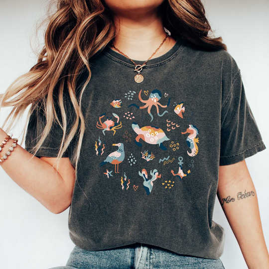 Comfort Colors Boho Shirt, Color Turtle Tshirt, Oversized Beach Women's Tee, Cute Ocean Life T-Shirt