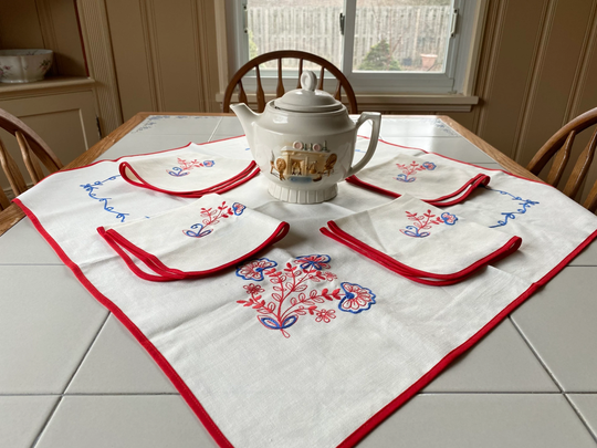 Vintage Embroidery Flower Table Linen Set, Tablecloth + Napkins, Luncheon