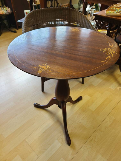Gorgeous Mahogany Inlaid Tilt Pie Table Local Pickup Only - Clarence, Ny
