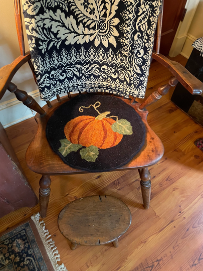 Rug Hooking Pattern "Pumpkin Chair Pad"