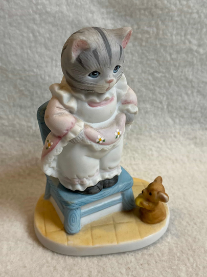 Kitty Cucumber - On Chair Scared Of Mouse | #bcd429