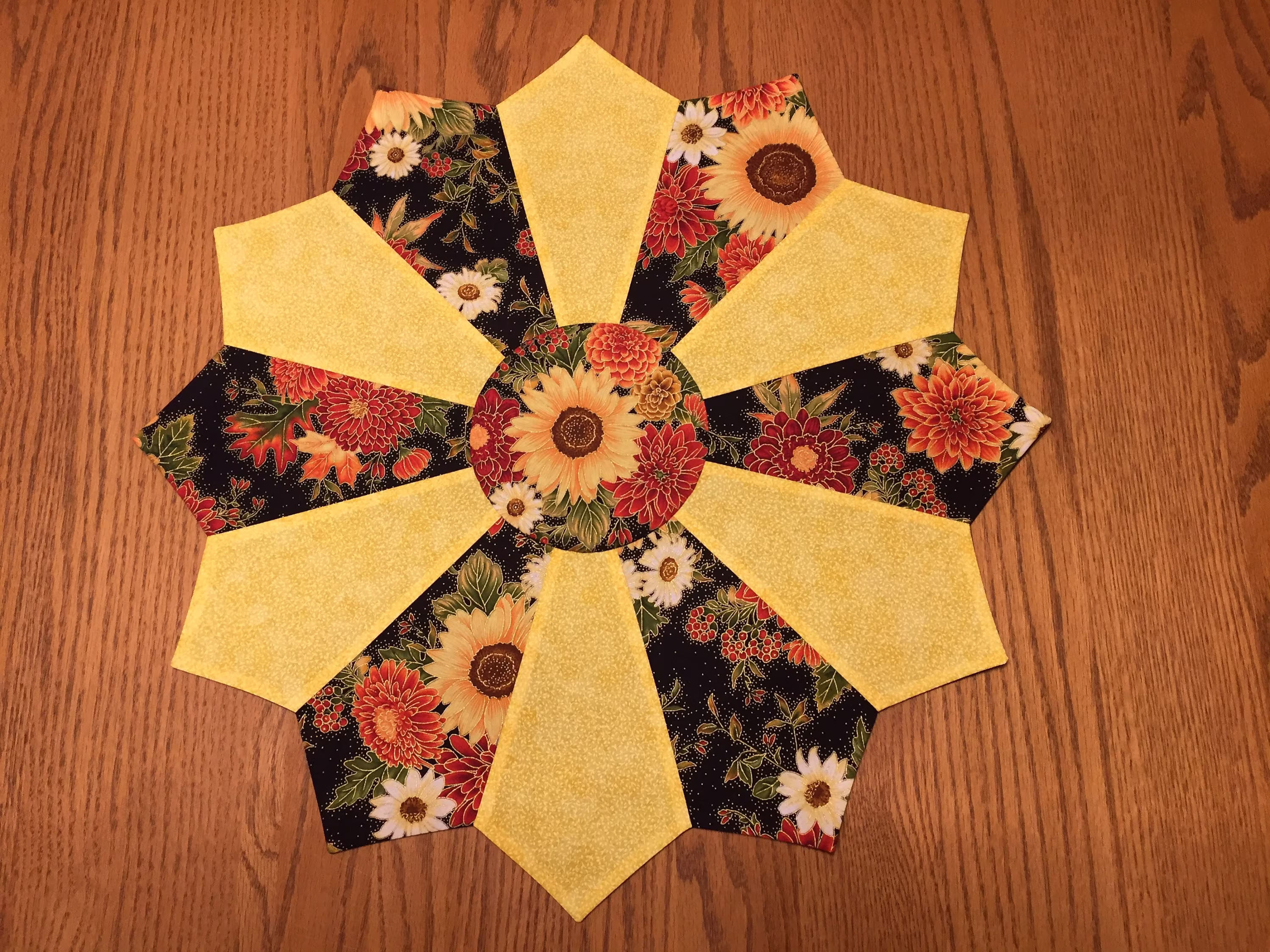 Sunflowers & Daisies - Fall Autumn Table Decoration Thanksgiving Dresden Round Runner Ships Fast