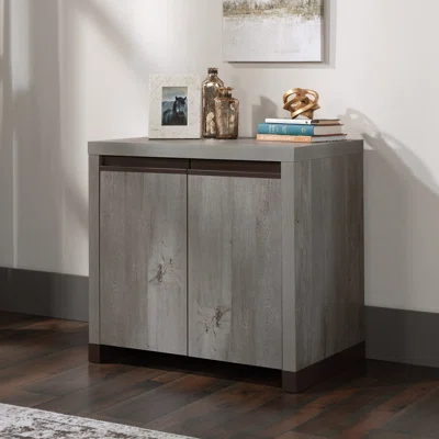 Manhattan Gate Utility Stand