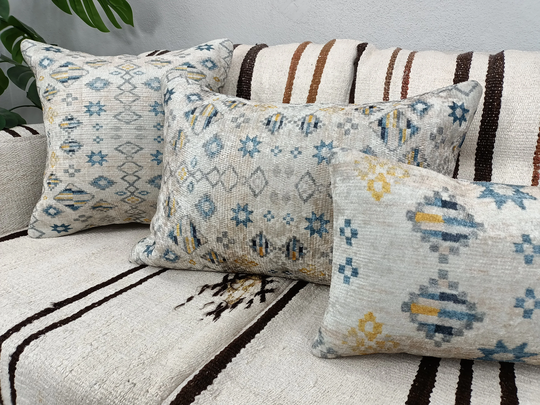 Ethnic Rug Pillow, Minimalist Sofa Accent Throw Pouf Bed Kilim Cushion, Boho Decor 18x18 Pillow 18-18 Pt 342