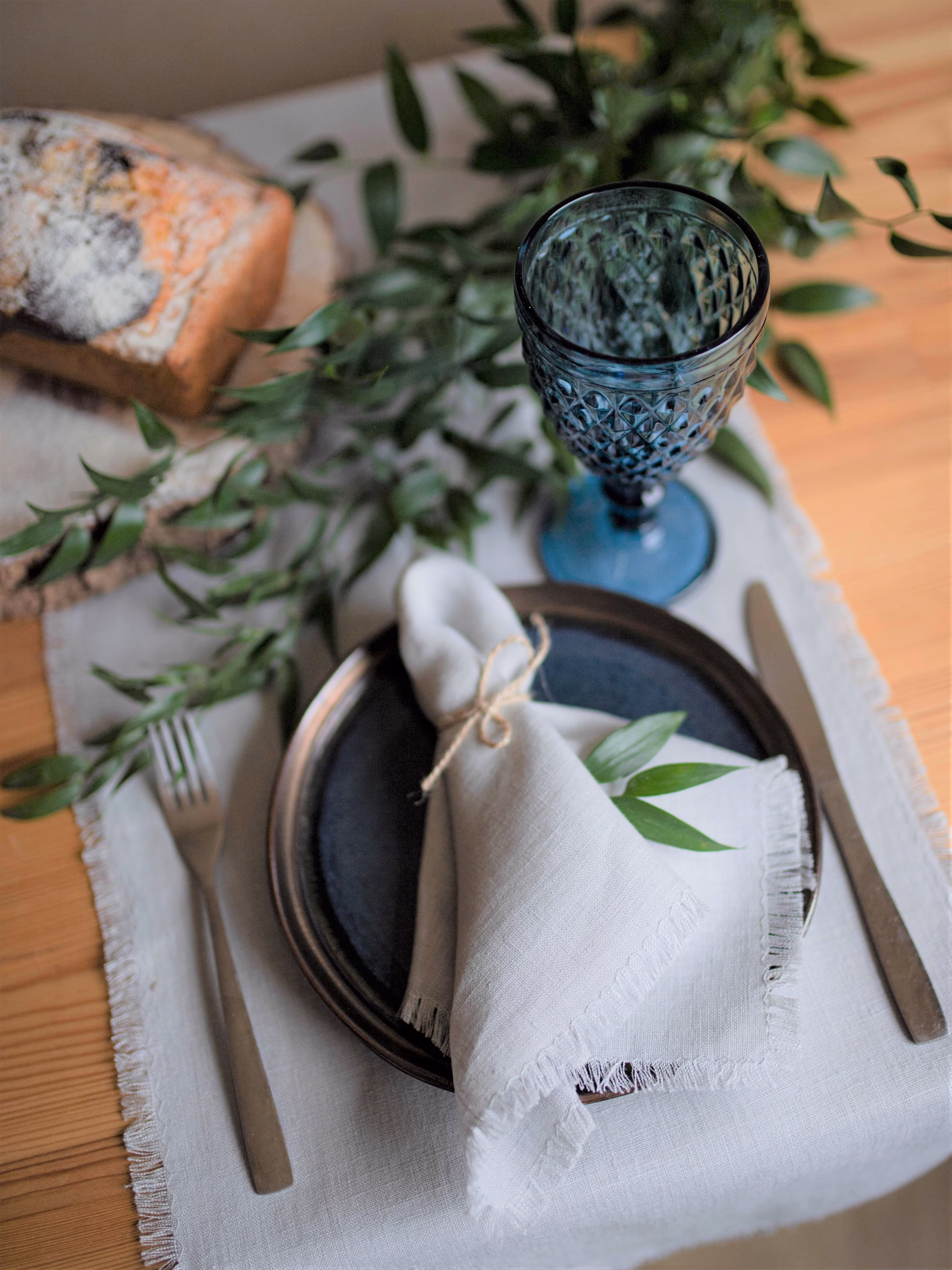 Fringed Linen Table Runner, Raw Edges Cloth, Grey Wedding Setting, Dinning Decor, Fringes Runner
