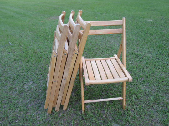 Set Of 4 Wood Folding Chairs Matching Vintage Light Colored Natural Desk Kitchen Extra Spare Dinner Guests Compact Patio Porch Folded