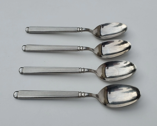 Hampton Silversmiths Monument Pattern Soup Spoons - Set Of 4 Linear Greek Column Handle Design 18/10 Stainless 8"