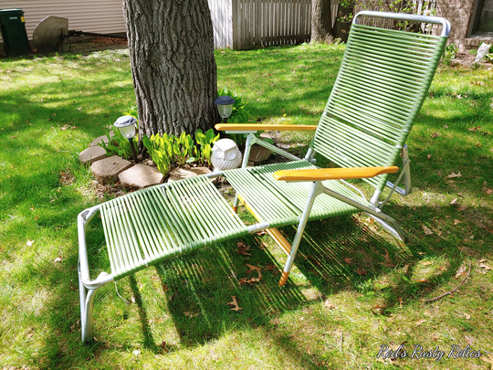 Telescope Tube Green Plastic Straw Folding Garden/Lawn Lounge Chair With Wood Arms