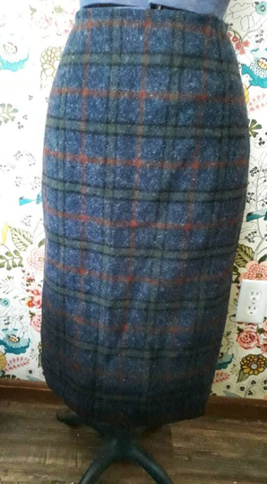 Ladies Classic Plaid Wool Pencil Skirt. Gray-Blue Plaid, Back Zipper, Fully Lined, Hand Made. Size M/Medium. Free Shipping