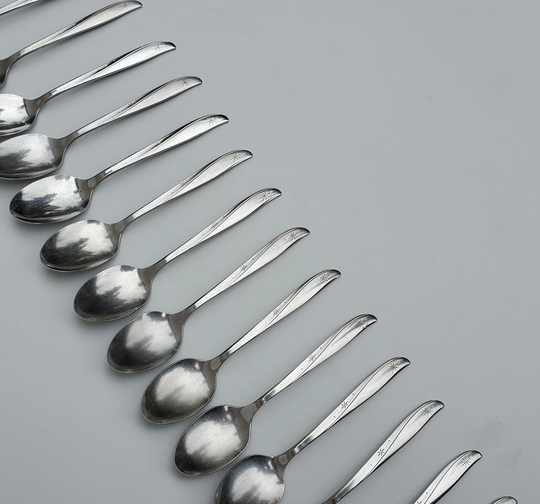 Oneida Community Stainless Twin Star Pattern - Set Of 15 Teaspoons Glossy Atomic Mcm Starburst Design 6.125" Betty Crocker