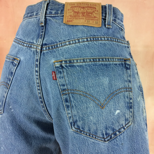 Sz 30 Vintage Levis 560 Distressed Light Wash Women's Jeans W30 High Waisted Loose Fit 90S Classic Mom Boyfriends Made in Usa