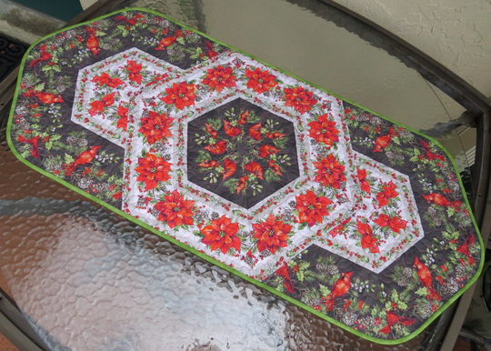Quilted Table Runner, 19x42-Inch, Christmas Cardinal Scarlet Feather Green #1047