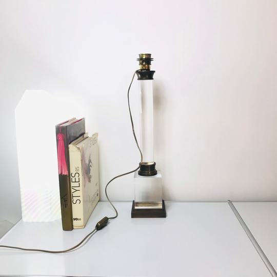 Elegant Hollywood Regency Table Lamp, Mid-Century Modern Lamp With Brass & Lucite. Vintage Xl Lucite Mcm Lamp