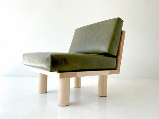 Turned Leg Suelo Side Chair in Leather & Maple