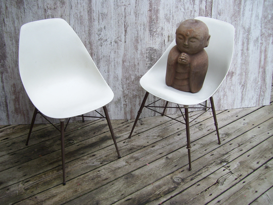 3 White Molded Shell Chairs Sam Avedon Alladin Plastics Mid Century Modern Metallic Legs Come Apart